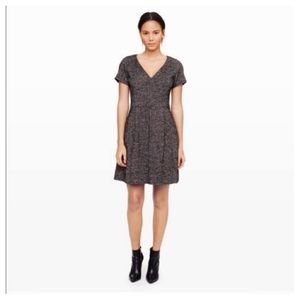 CLUB MONACO Davin Dress Sz 6 midi dress A-line V-neck pleated